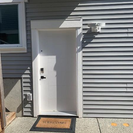 Modern 2Br Guest House In North Nanaimo Exterior photo